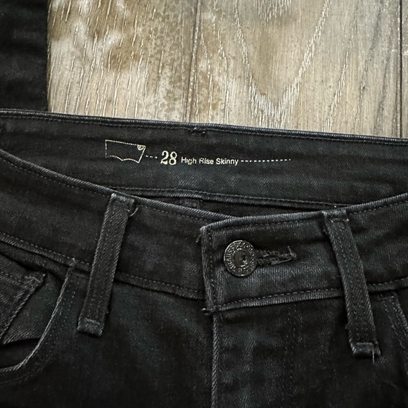 Levi’s High Rise Skinny Jeans - Picture 3 of 13